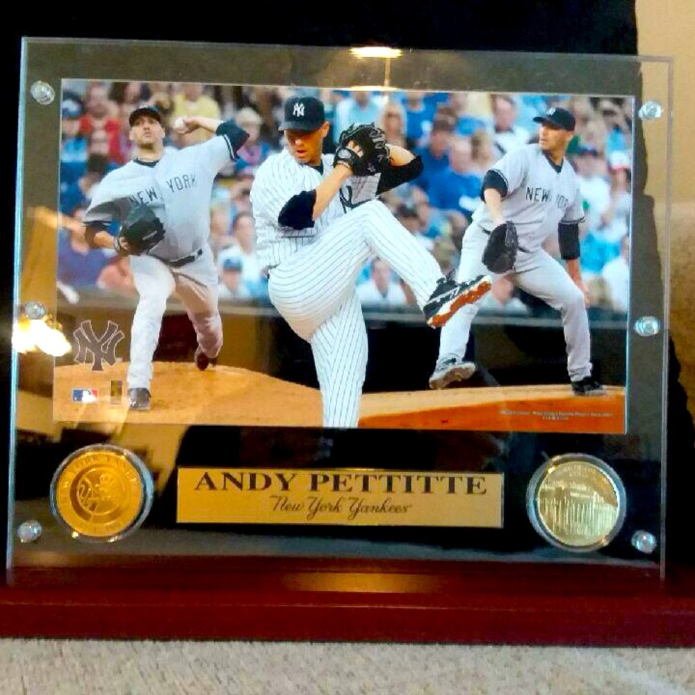 2 Items-NEW YORK YANKEES-Andy Pettitte Danbury mint Figurine and photos